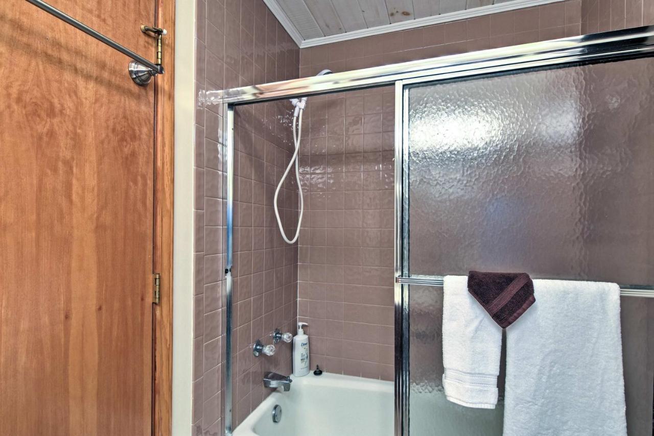 Beech Mountain Condo With Balcony, Walk To Resort! Luaran gambar