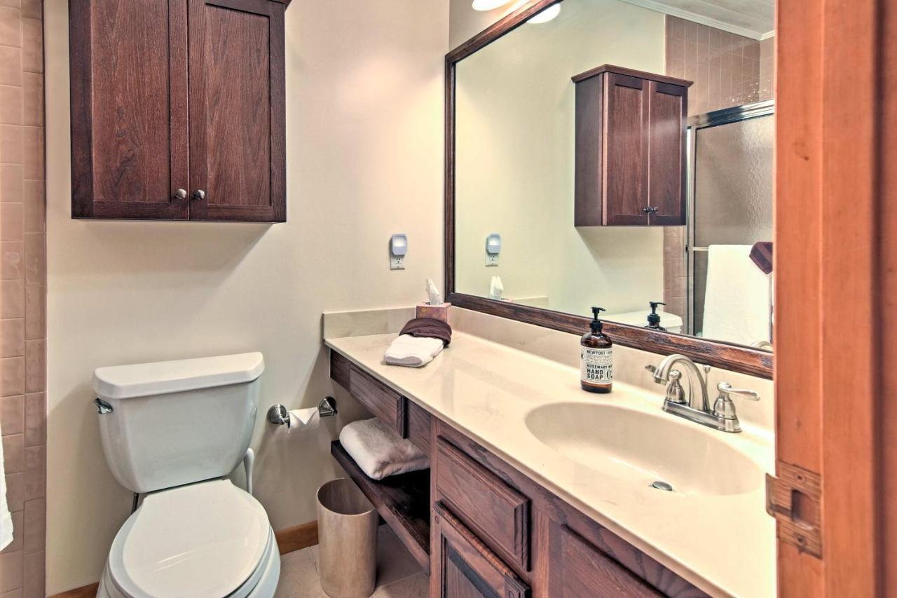 Beech Mountain Condo With Balcony, Walk To Resort! Luaran gambar